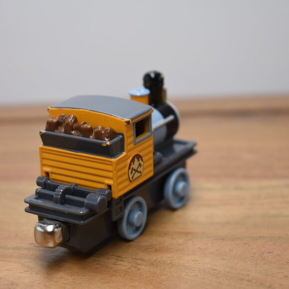 Bash 2010 - Thomas & Friends Train Engines Take Along and Play Diecast Trains - Picture 5 of 6